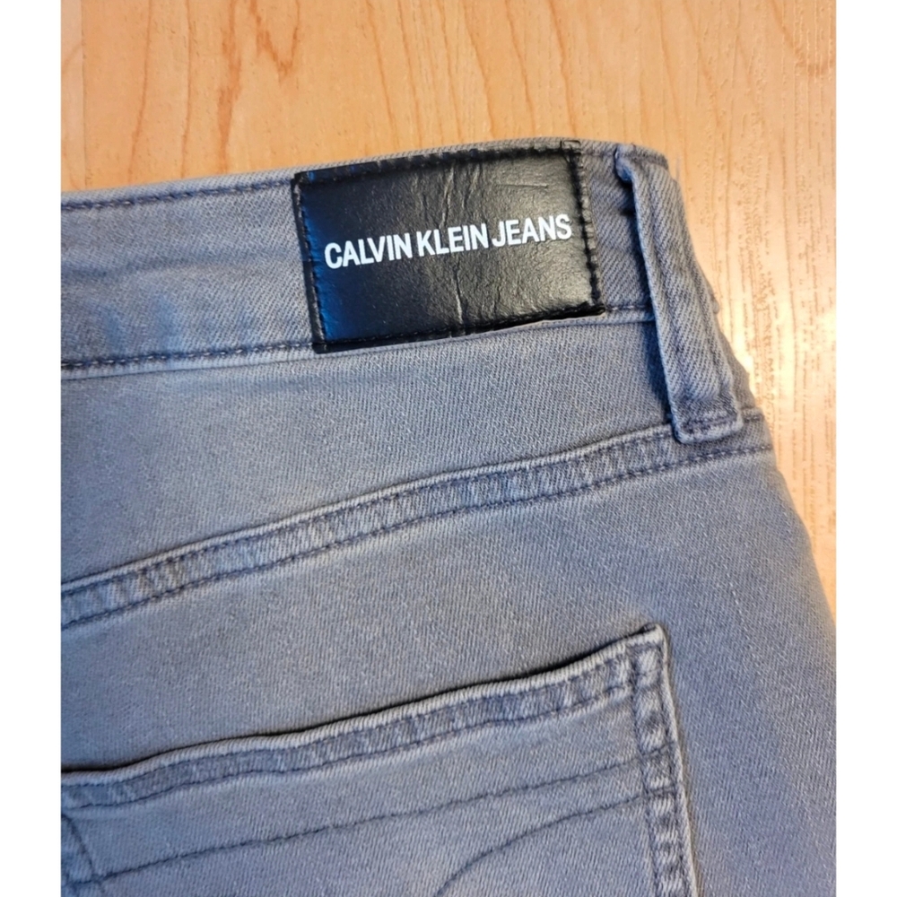 Calvin Klein Jeans Bermuda shorts - Picture 11 of 12
